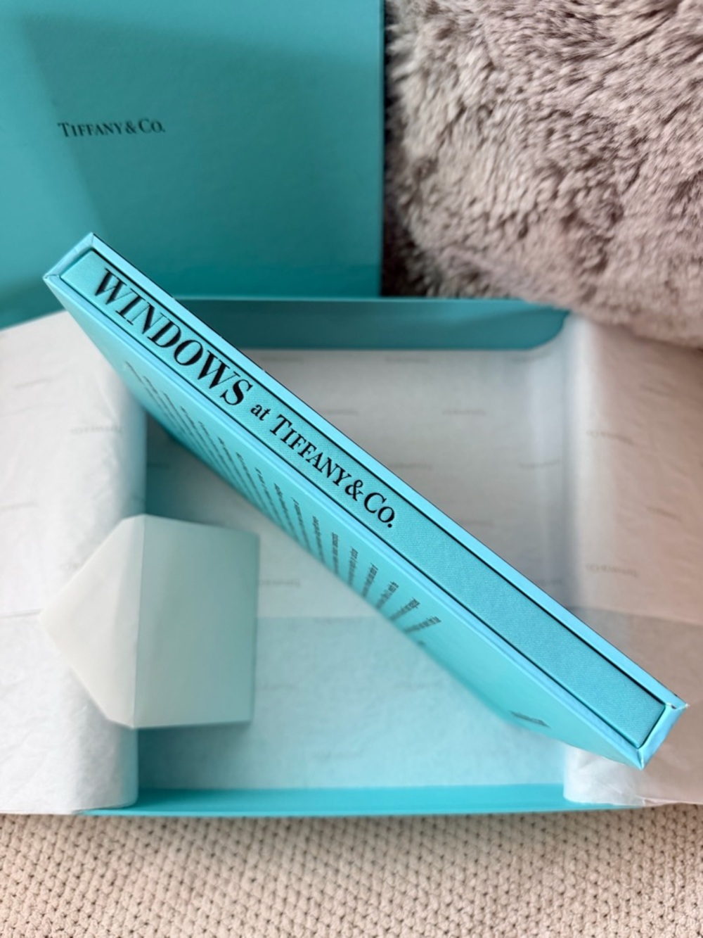 Assouline WINDOWS AT TIFFANY & CO. BOOK New with Box - Picture 5 of 13